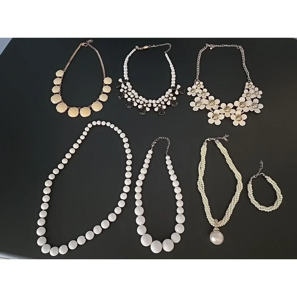 Lot Of 7 Vtg Charming Charlie And Others‎ white elegant necklaces & 1 bracelet